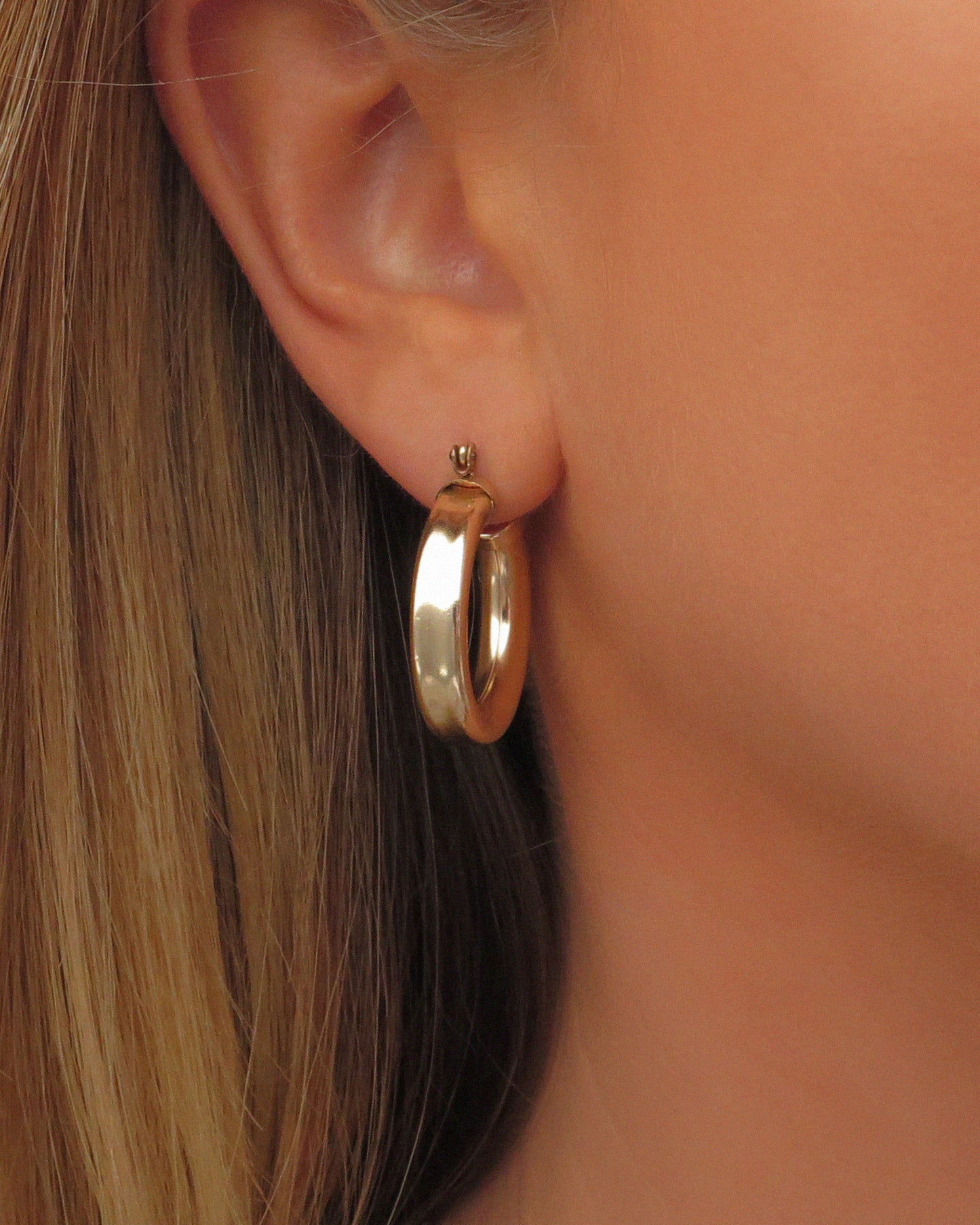 Milan Hoop Earrings Close-Up - 14k Gold-Filled | The Littl