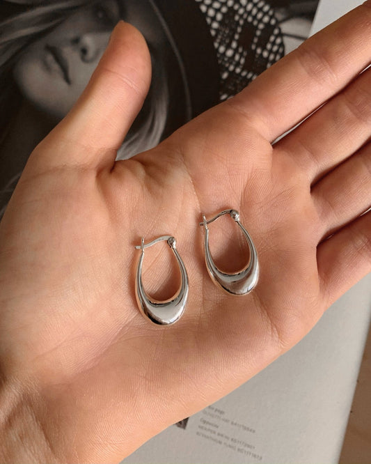 Saski Hoop Earrings Close-Up - Sterling Silver | The Littl